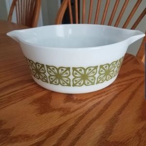 Vintage Pyrex green Autumn bowl
